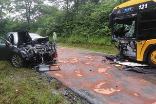 Wypadek w Kwiatonowicach! Zderzenie autobusu i osobówki