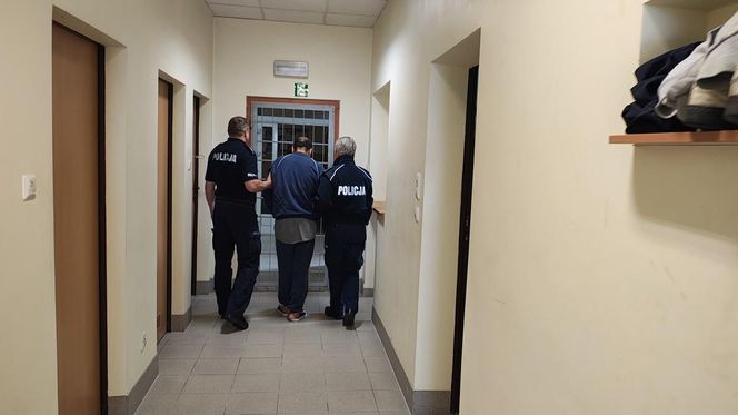 Myślał, że dotarł do Paryża, a trafił do policyjnej celi. Afgańczyk szedł ekspresówką w okolicy Wieruszowa