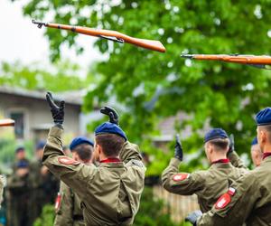 Uczniowie ZS nr 2 podczas Przeglądu Musztry Klas Mundurowych w Gromniku