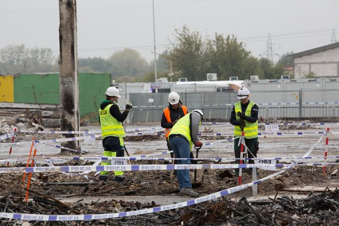 Pożar CH Marywilska 44. Śledczy zakończyli oględziny