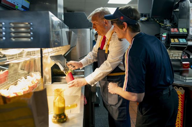 Donald Trump smażył frytki w McDonaldzie. "Zrobiłem to, bo Kamala Harris kłamie"