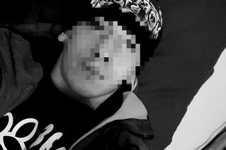 Horror na imprezie. Krystian został znienacka skatowany. Bandzior skakał mu po głowie