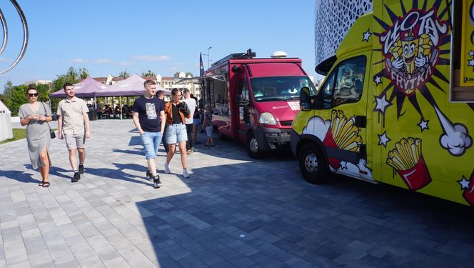 Festiwal Food Trucków w Olsztynie. Pod halą Urania można zjeść dania z kuchni całego świata [ZDJĘCIA]