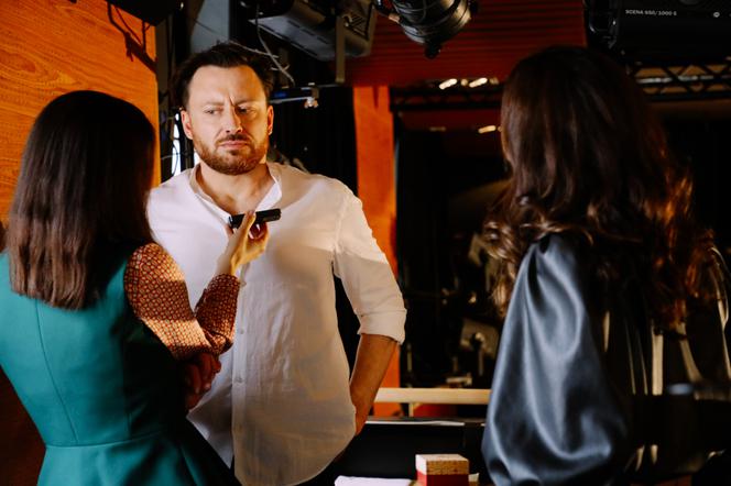 Na Wspólnej, odcinek 3278, Marta (Joanna Jabłczyńska), Halicki (Adam Szczyszczaj), Celina Jantar (Joanna Sydor)