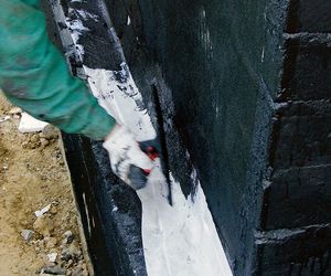 Hydroizolacja fundamentów. Jak naprawić izolację przeciwwilgociową