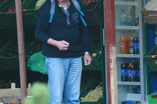 Marek Borowski kradnie śliwki