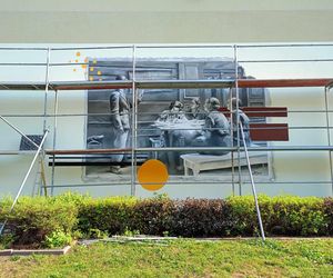 Nowy mural na wewnętrznym dziedzińcu siedleckiej „Królówki”