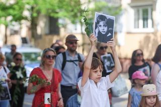 Biały Marsz dla Kamilka. Mieszkańcy Częstochowy przynieśli białe róże
