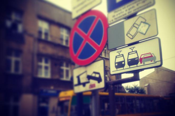 Źle zaparkowane samochody blokują tramwaje