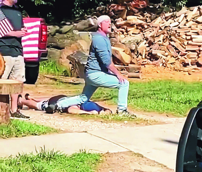 Strażnik więzienny prowokował demonstrantów