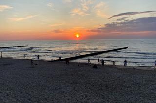 Zobaczcie zachód słońca na plaży w Dziwnówku! 