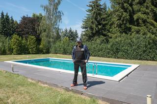 Krzysztof Rutkowski. Śpi z bronią i z różańcem