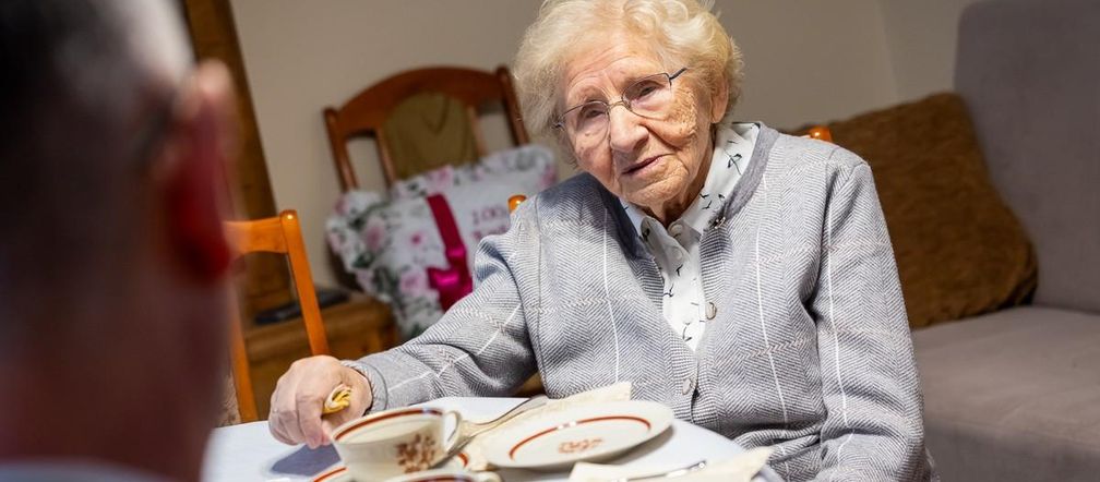 Pani Jadwiga z Bydgoszczy nie zwalnia tempa! 100 lat życia i radość w każdym dniu