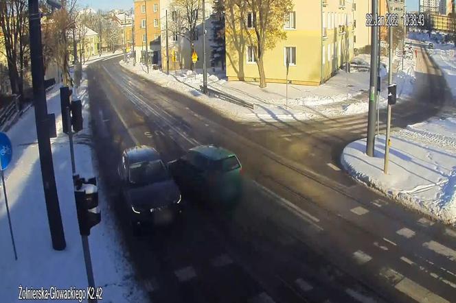 Olsztyn. Wjechał w drzewo na ul. Żołnierskiej