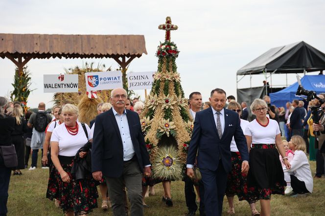 Korowód dożynkowy na dożynkach wojewódzkich 2025 w Świdniku