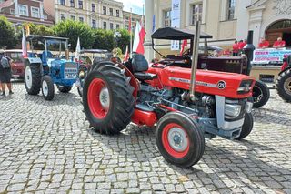 ​Zabytkowe traktory na rynku w Lesznie. Przedsmak festiwalu w Wilkowicach
