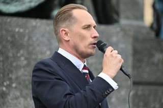 Ruszyła „zrzutka” dla posła Berkowicza. „Być może kupimy mu też pralkę”