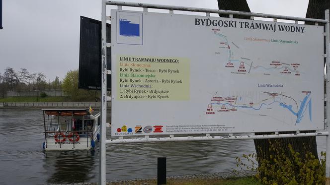 Kurs zabytkowym autobusem i rejs tramwajem wodnym