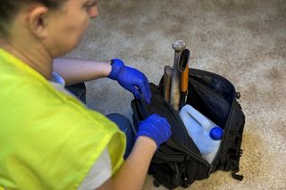 Chciał zabić żonę! „Spakował maczetę, napełnił bańkę paliwem