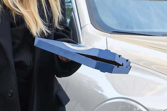 Joanna Przetakiewicz Bantleyem po pizzę