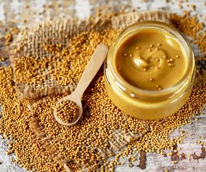 Z musztardy robię wyborny sos do obiadu. Jest uniwersalny i świetnie smakuje i na ciepło, i na zimno 