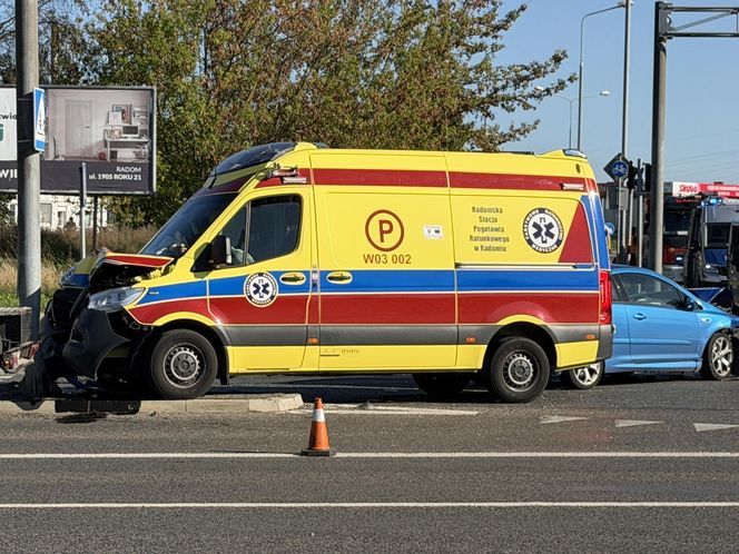 Radom. Wypadek karetki