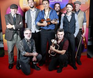 Michał Szpak tak się przejął na scenie, że zgubił mikrofon! Na szczęście nie był sam