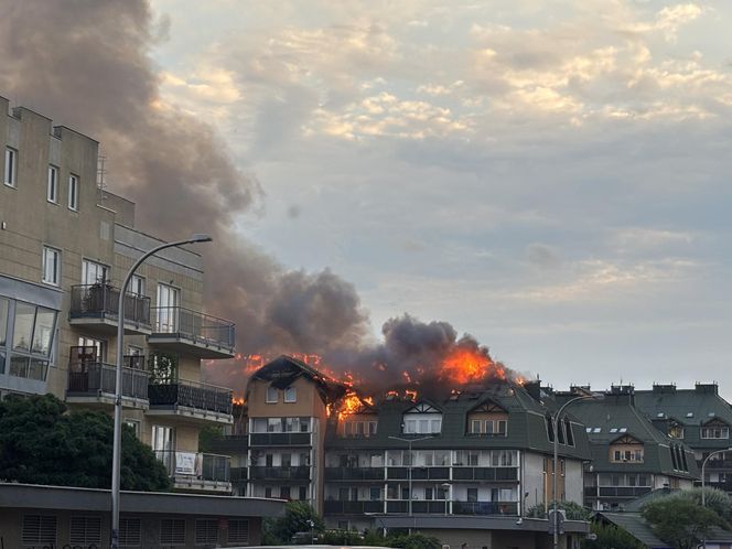 Pożar bloku mieszkalnego w Ząbkach 