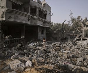 Strefa Gazy/ 74 zabitych w atakach Izraela, z czego 30 w nalocie na nadmorską kawiarnię.