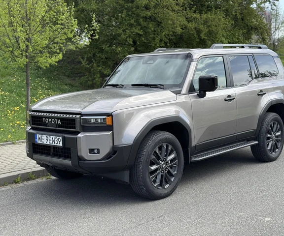Nowa Toyota Land Cruiser. Klasyczna terenówka w nowoczesnym wydaniu