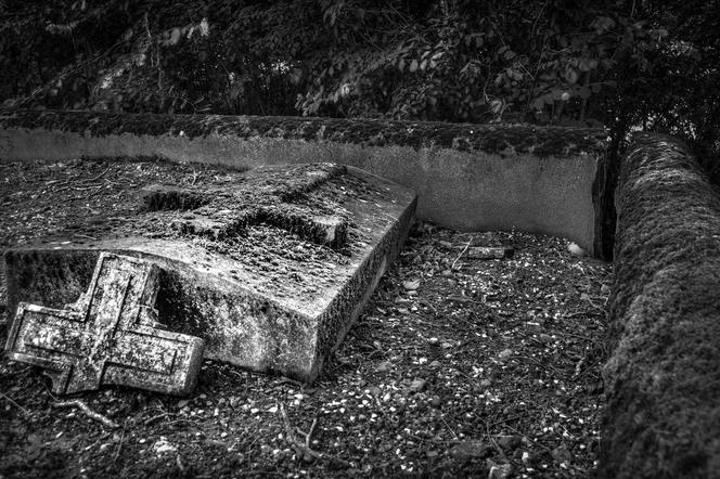 Libacja na cmentarzu