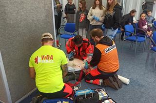 Przekazanie nowego sprzętu do nauki pierwszej pomocy dla Szkoły Podstawowej nr 18 w Olsztynie