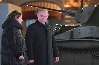 Dziwna wizyta Putina na Placu Czerwonym. Zablokowali miasto, potem chór śpiewał mu o wojnie [ZDJĘCIA]