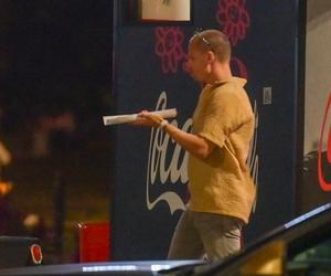 Hakiel bawi się, a nie pije