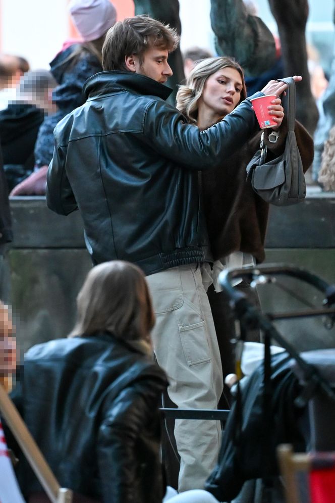 Maciej Musiał całował ukochaną na balkonie