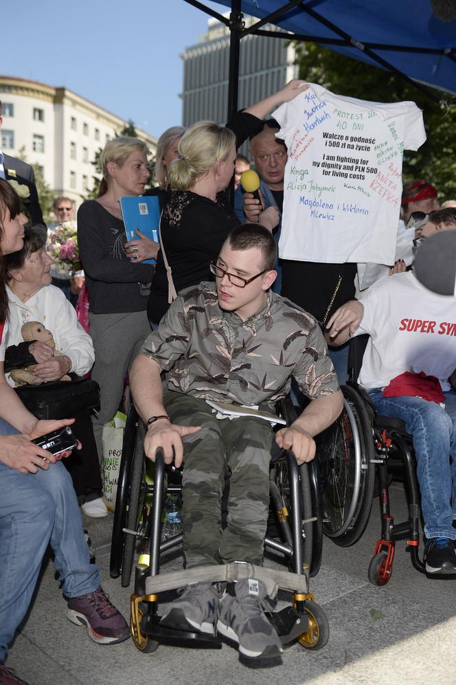 Protest niepełnosprawnych w sejmie zakończony