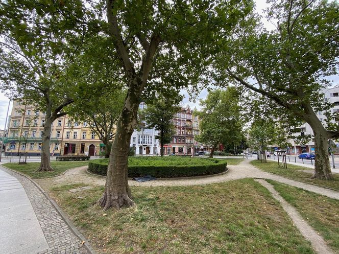 Wrocław. 15 lat "libacji na skwerku"