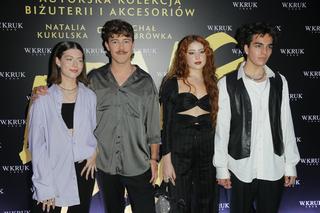 Córka Natalii Kukulskiej z gołym brzuchem i chłopakiem zadaje szyku na ściance. Podobna do mamy? Show-biznes znają od podszewki