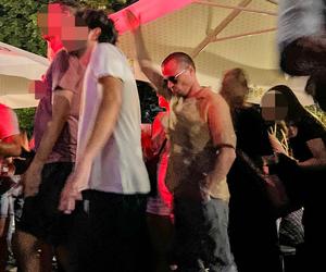 Hakiel bawi się, a nie pije