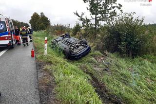 Straszliwy wypadek w Pawłowicach. Samochód dachował, a w środku 4-letnie dziecko!