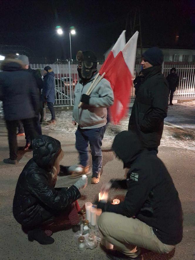 Kamiński i Wąsik w areszcie. Wielki protest w Warszawie