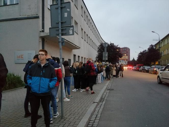 Za czym kolejka ta stoi? Tłumy krakowian na Nocy Muzeów 2023!