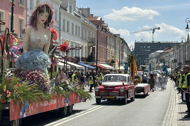 Parada Syrenki na ulicach Warszawy