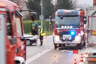Łęg Tarnowski. Wypadek z udziałem dwóch osobówek i motoroweru