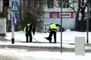 Policjanci przyłapani na gorącym uczynku w Katowicach! Nagranie krąży w sieci. Będziecie w szoku [WIDEO]