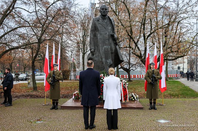 Złożenia wieńców przed pomnikami Ojców Niepodległości: Wincentego Witosa, Ignacego Jana Paderewskiego, Ignacego Daszyńskiego, Romana Dmowskiego, Wojciecha Korfantego i Marszałka Józefa Piłsudskiego.