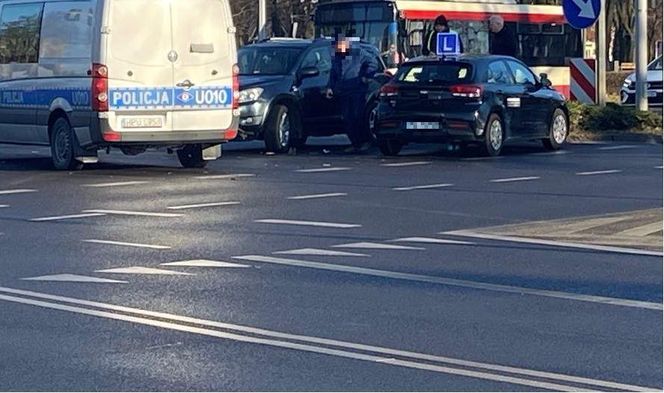 Stłuczka na dużym skrzyżowaniu w Lesznie 