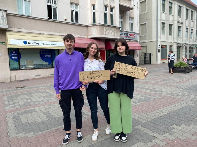 Protesty "Ani Jednej Więcej!" w całej Polsce. Kobiety wyszły na ulice po śmierci Doroty