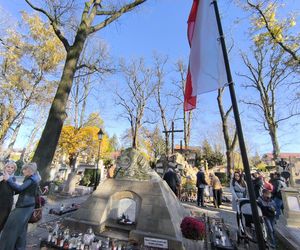 Słoneczna pogoda sprzyjała. 32. Kwesta Na Odnowę Zabytków Starego Cmentarza w Tarnowie