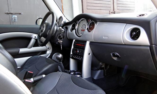 MINI Cooper 2003 rok